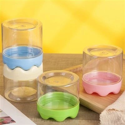 クラウン蓋付きの空のプラスチック丸瓶